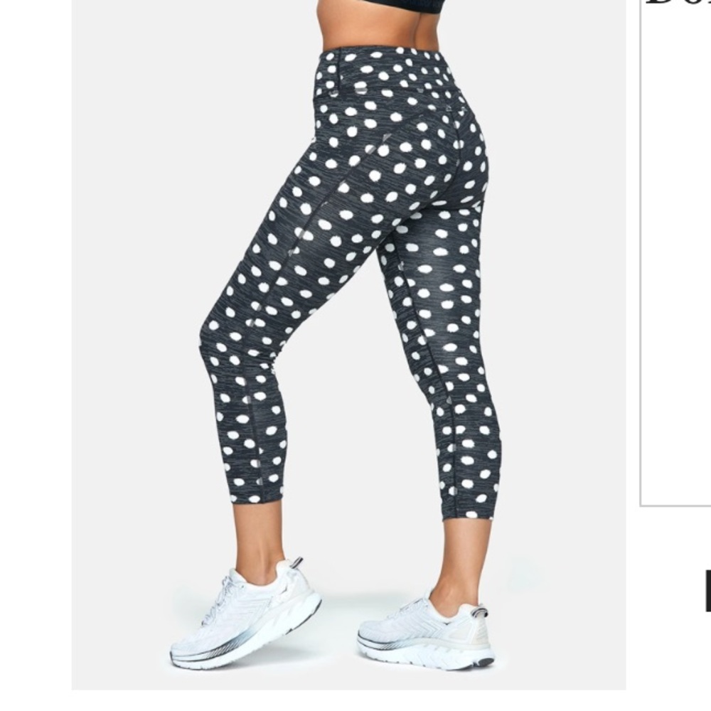 Outdoor Voices 3/4 Flex Legging in Black Polka Dot